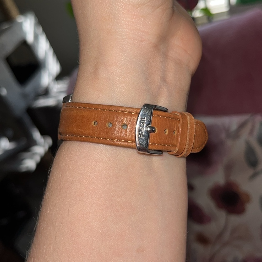 Fossil Classic Tan Leather and White Face Women’s Watch EUC - Picture 6 of 6